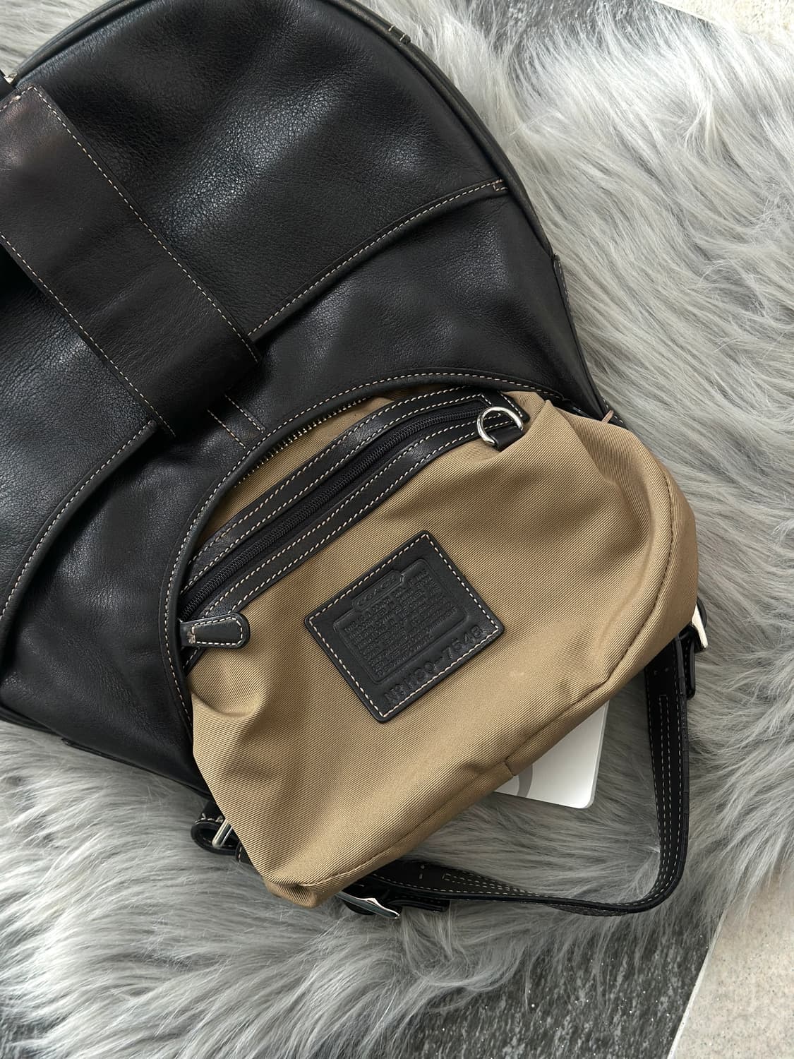 코치 블랙 버클 호보백 상품이미지7