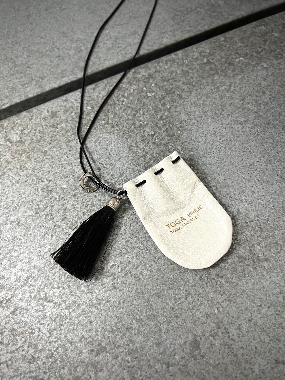 TOGA VIRILIS-LEATHER POUCH NECKLACE 상품이미지4