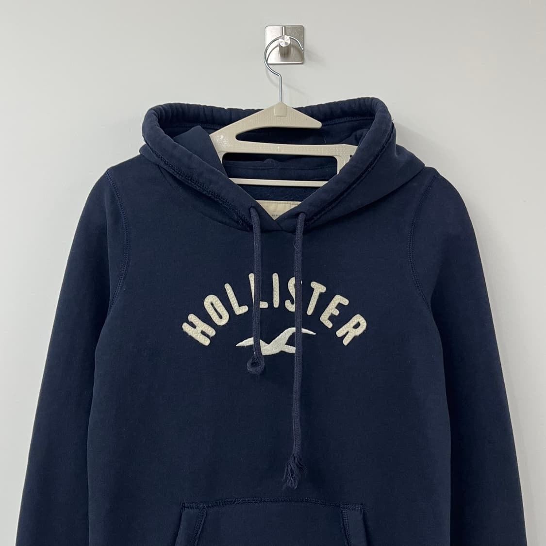 홀리스터 딱붙핏 자수로고 네이비 후드티 상품이미지4