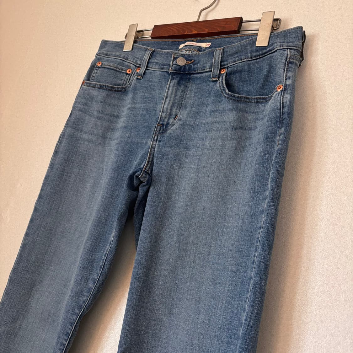 리바이스 28 보이프렌드 청바지 스판 데님 연청 레드탭 상품이미지10