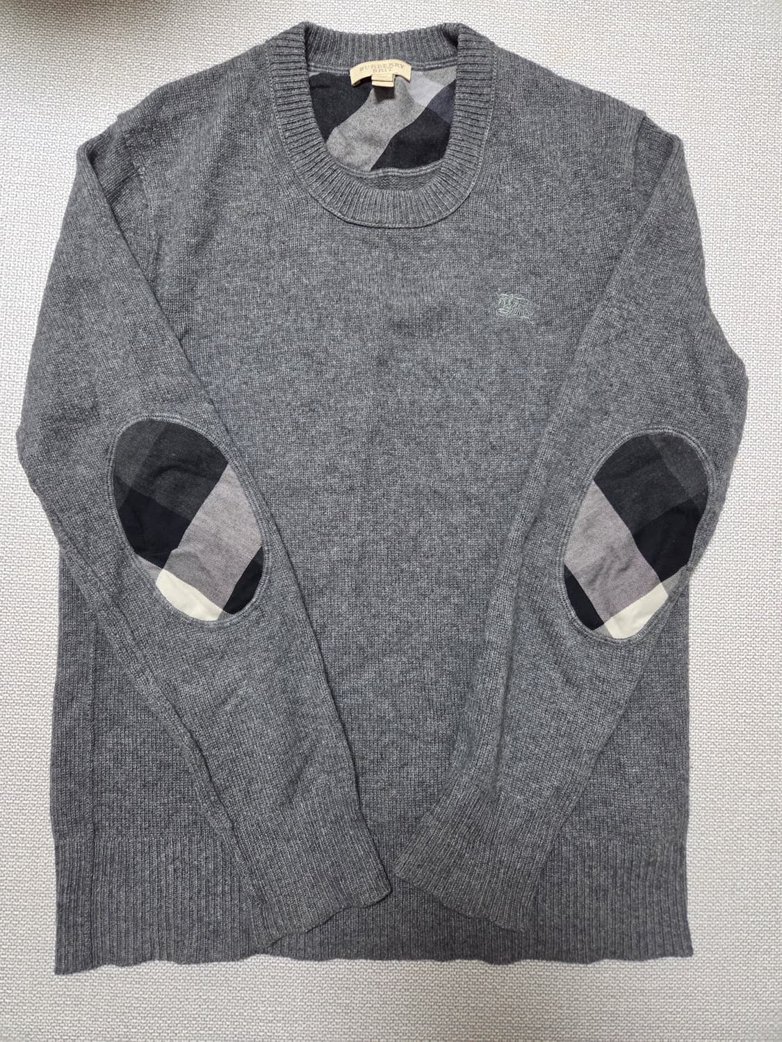 버버리 니트 팝니다 캐시미어100% 상품이미지1