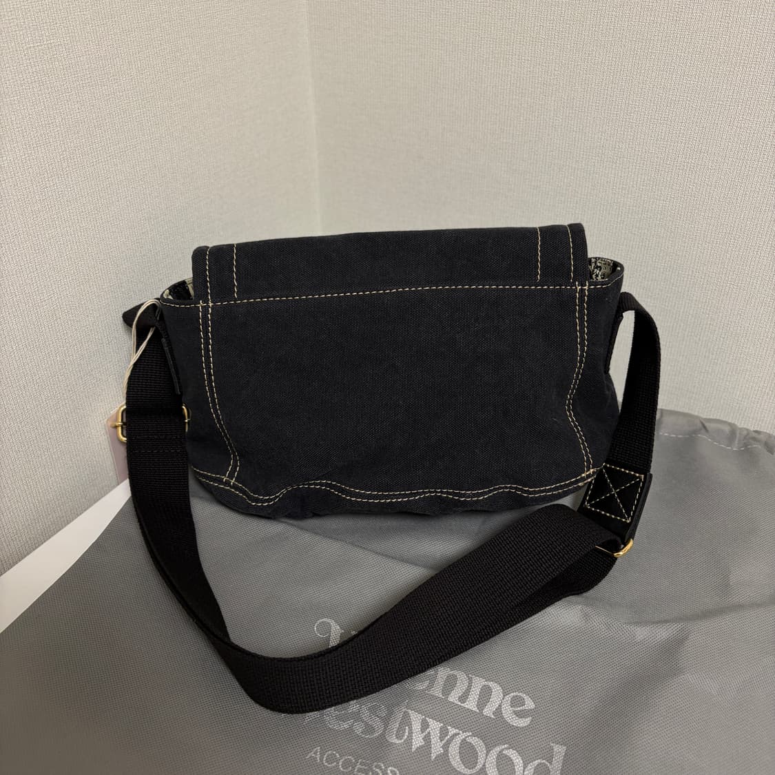 비비안웨스트우드 캔버스 크로스 숄더백 상품이미지4