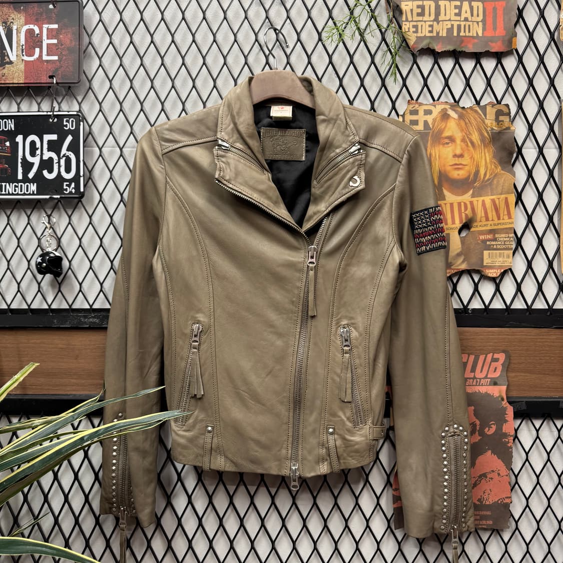 트루릴리전 스터드 레더 라이더 자켓 사이드 성조기 자수 포인트 베이지 상품이미지1