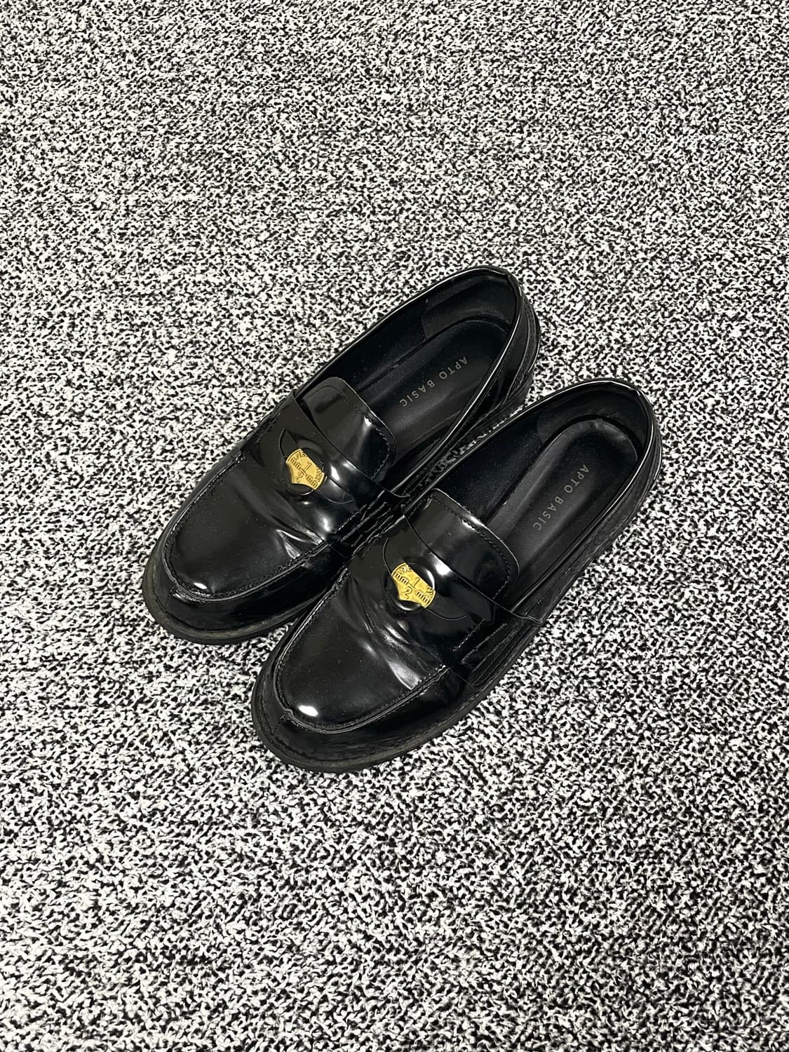 빈티지9. APTO 앱토 로퍼 유광 블랙 금장 구두 신발 상품이미지1