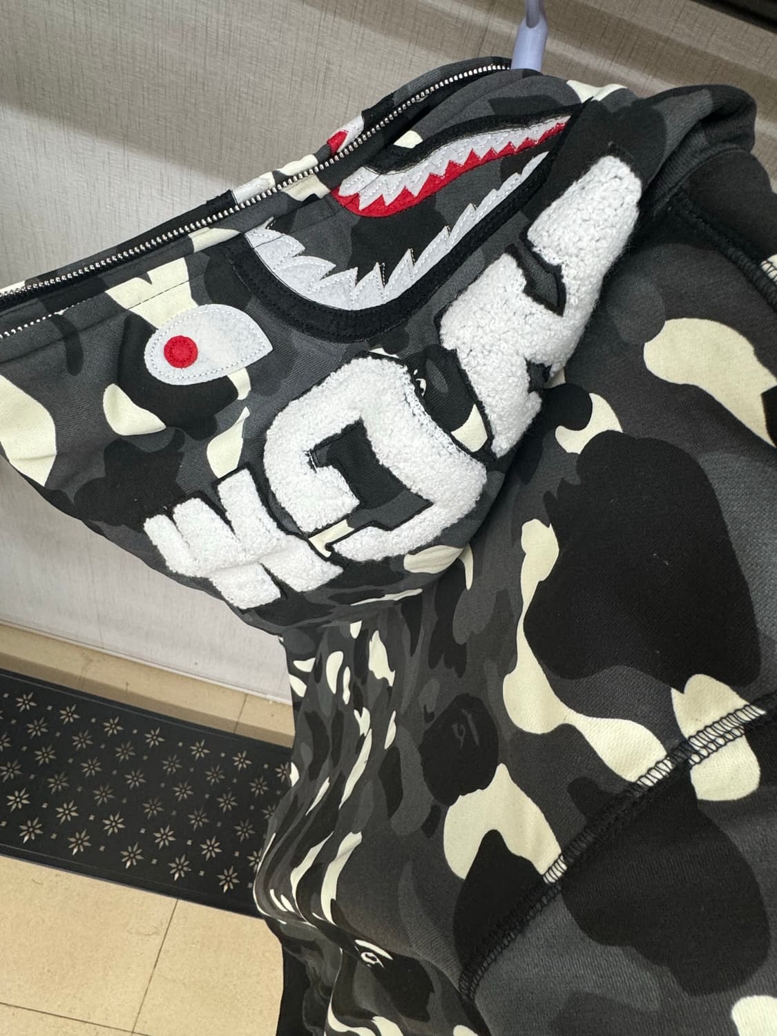 [새상품]베이프 샤크 후드 집업 야광 다크그레이블랙 상품이미지3