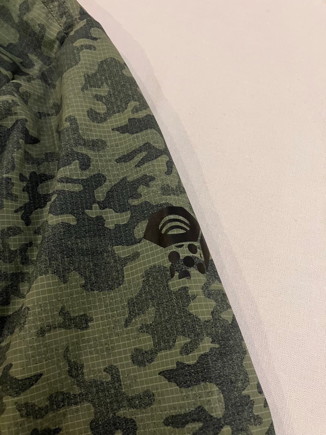 마운틴 하드웨어 카모 유틸리티 바람막이 상품이미지4