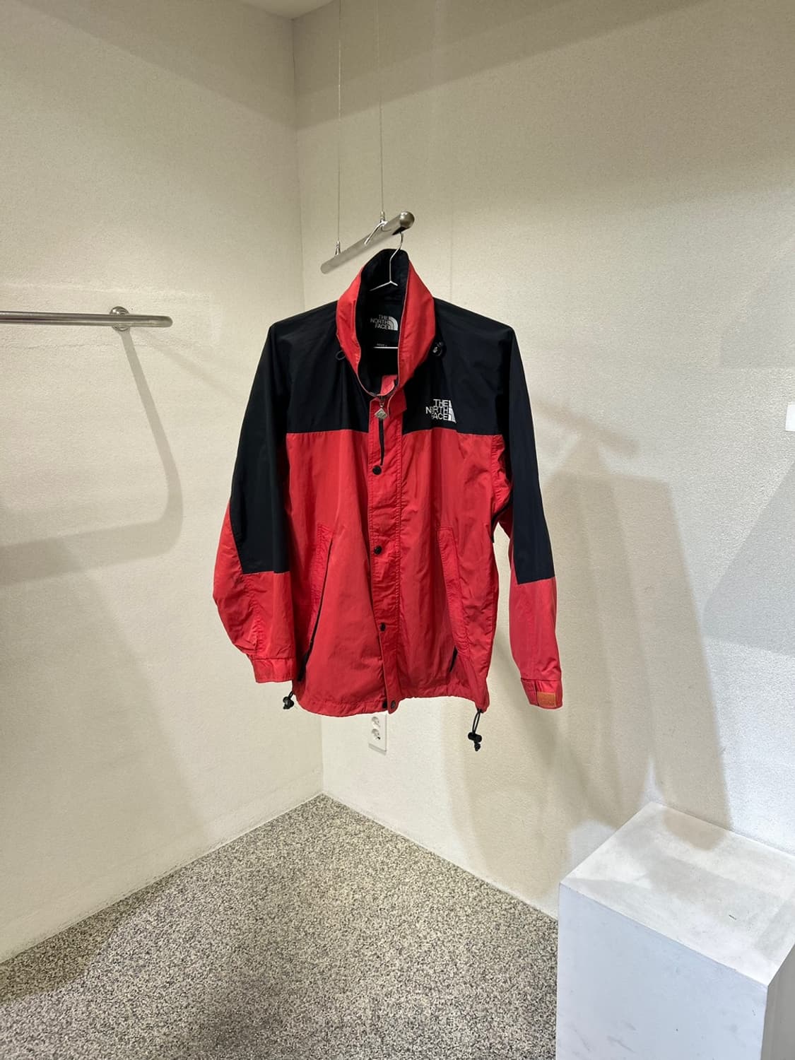노스페이스 바람막이 자켓 상품이미지1