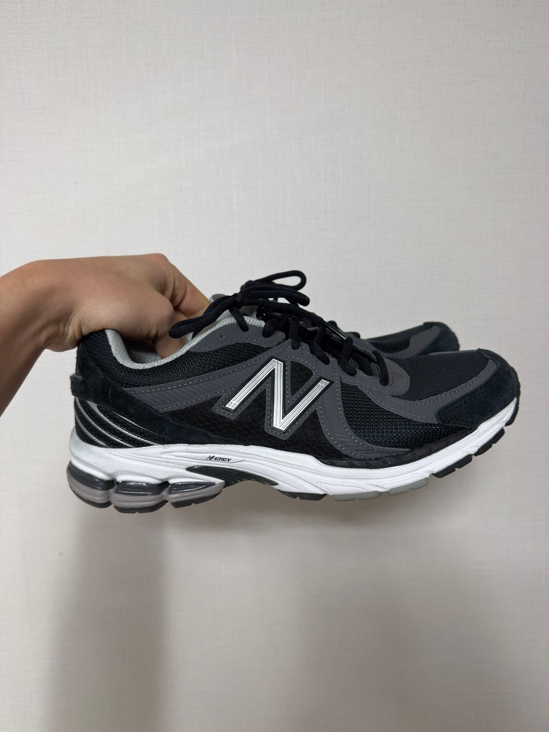 뉴발란스 x 꼼데가르송 옴므 860v2 블랙 화이트 상품이미지2