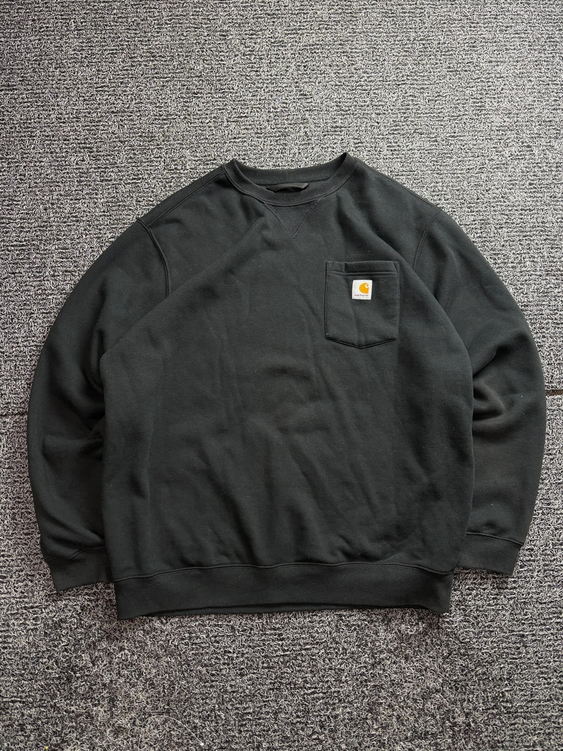 칼하트 해비코튼 크루넥 포켓 스웻 셔츠 블랙 2605 상품이미지2