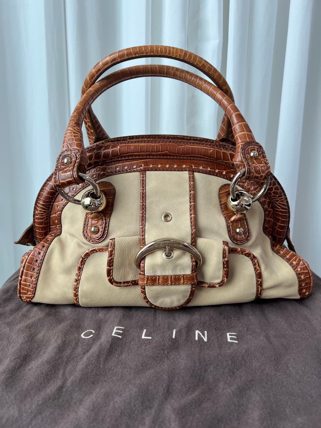 셀린느 엠보싱 숄더백 상품이미지3