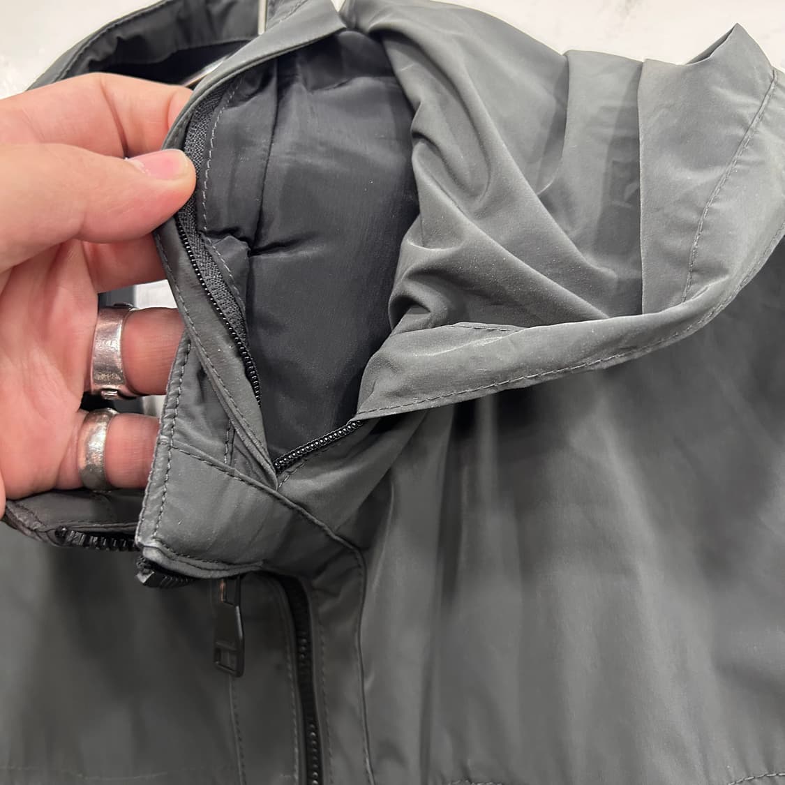 올젠 글로시 후드내장 나일론 바람막이 자켓 상품이미지4