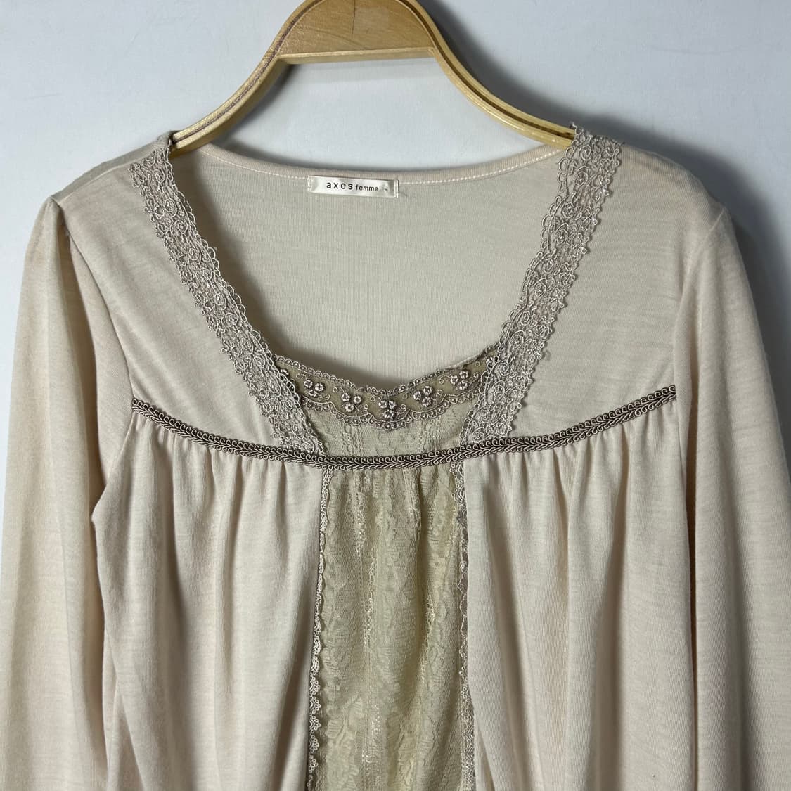 [axes femme] 엑시즈팜 레이스 셔링 블라우스 상품이미지3