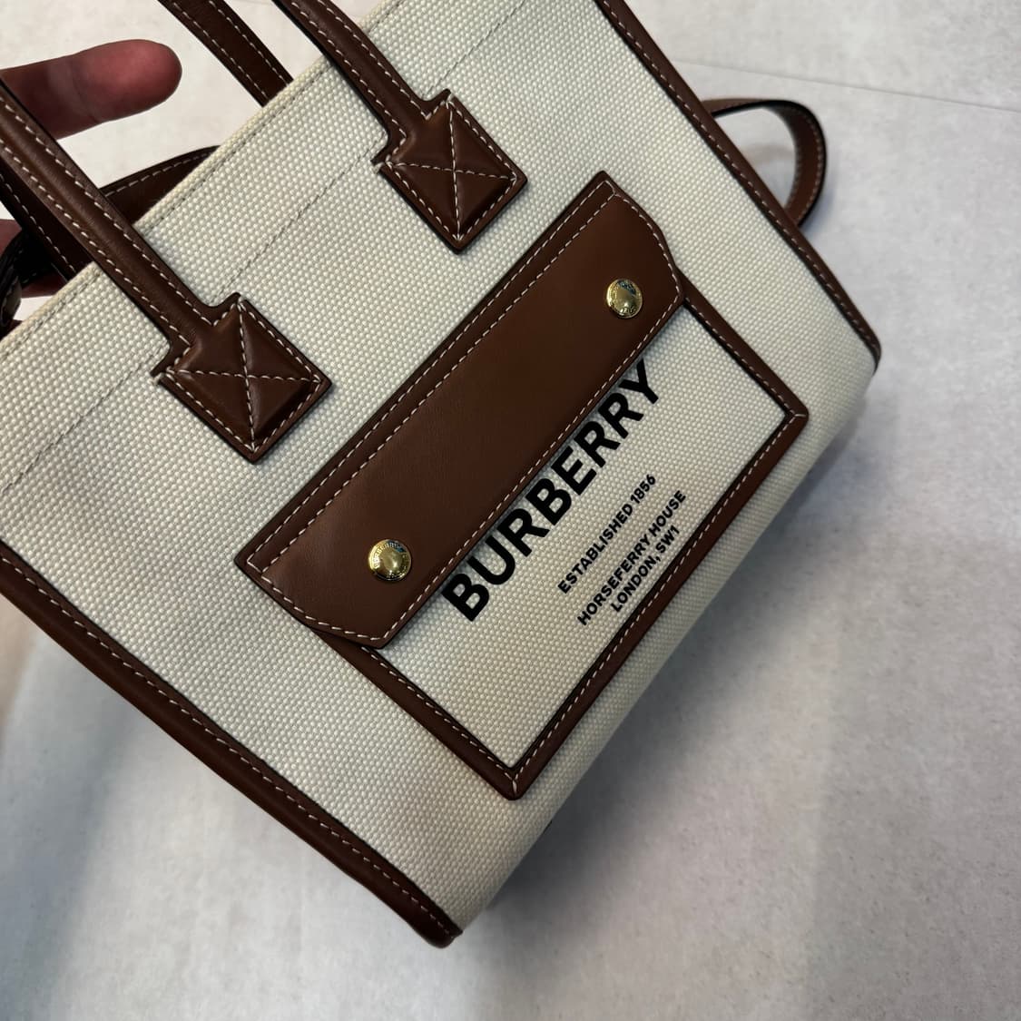버버리 프레야 토트백 미니 상품이미지2