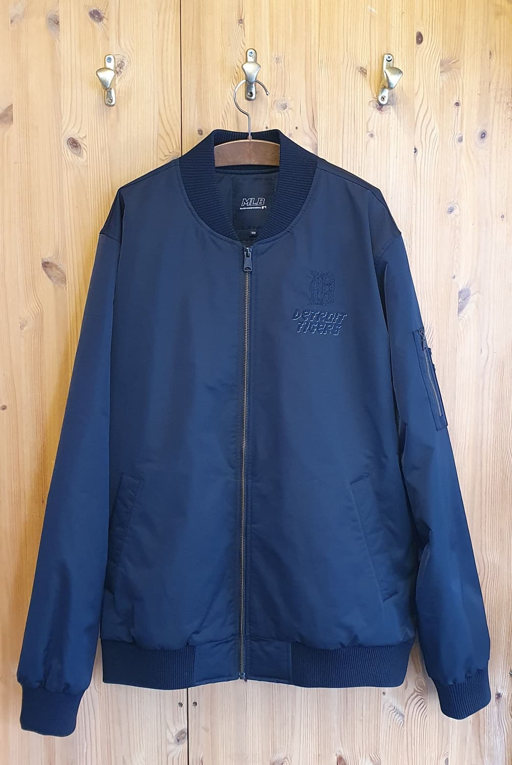 110.MLB 퀼팅 봄버 점퍼 상품이미지1
