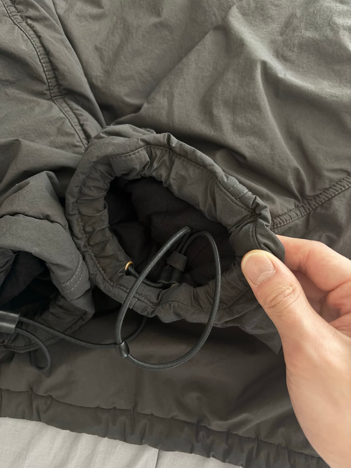 발렌시아가 스포티 B 나일론 패디드 풀오버 후드 블랙 2사이즈 상품이미지4