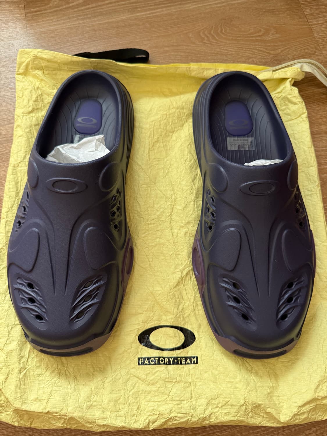 오클리 팩토리 팀 파구로 슬라이드 이브닝 블랙베리 상품이미지1