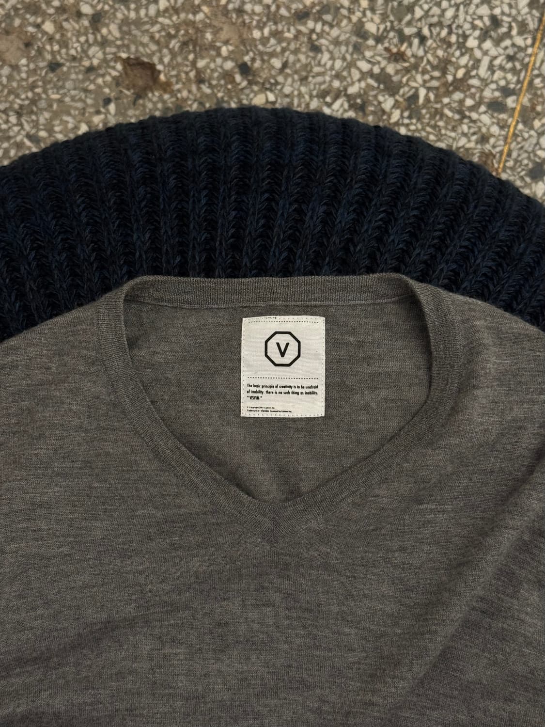 비즈빔 캐시미어 브이넥 니트 상품이미지2