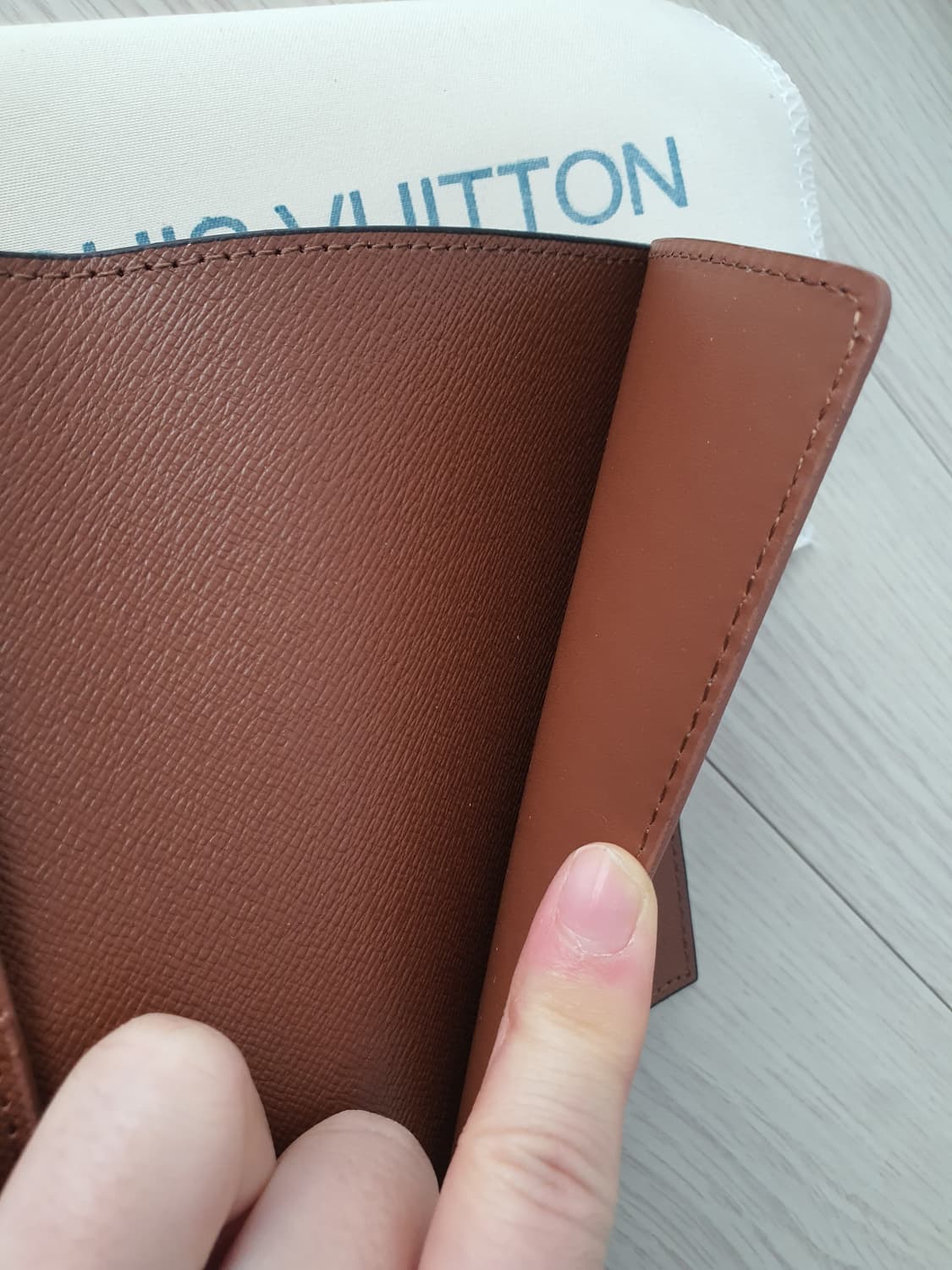 루이비통지갑 루이비통여권지갑 여권케이스 새상품 상품이미지10