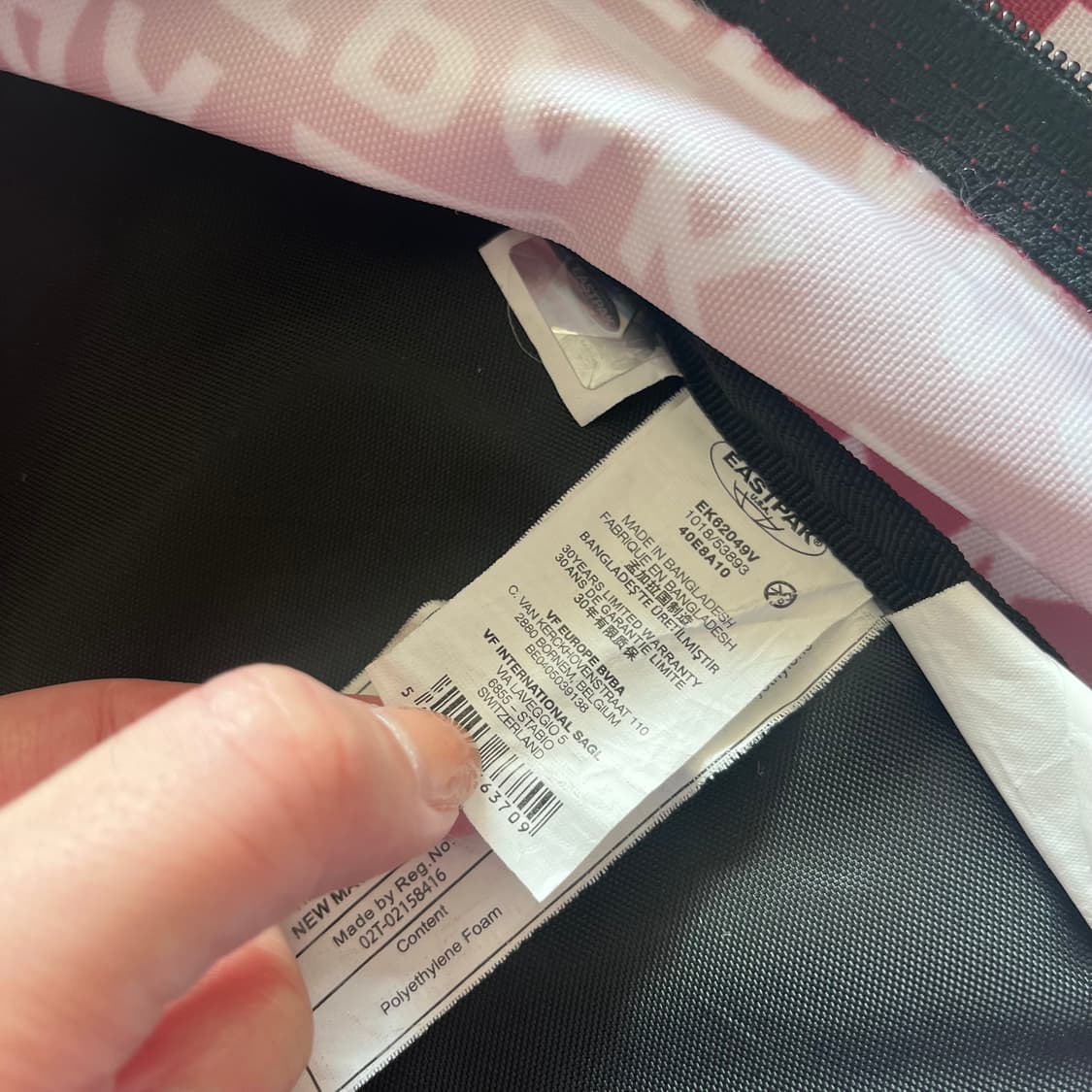 이스트팩 로고 플레이 백팩 상품이미지5