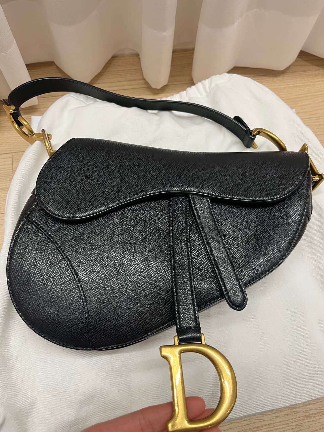 정품 디올 새들뱍 미듐 블랙 상품이미지2