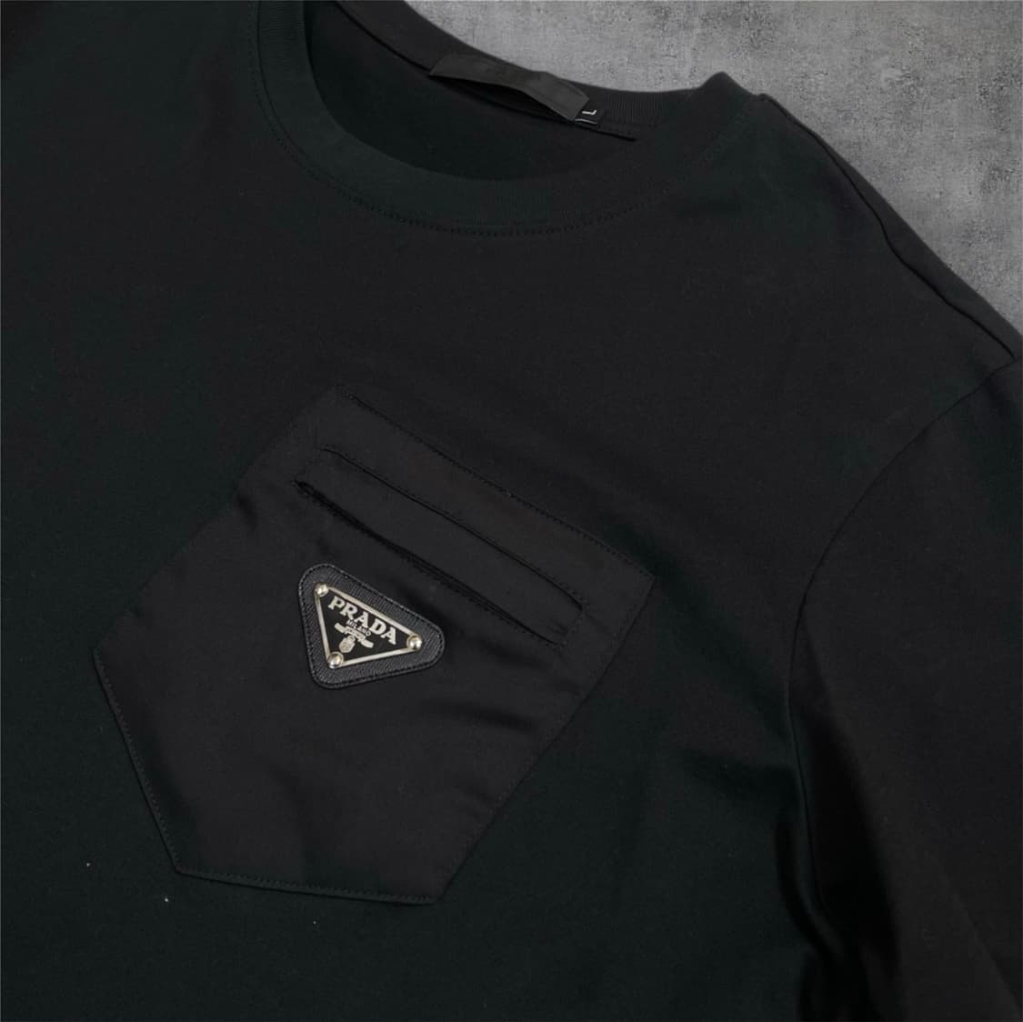 프라다 Prada 블랙 리나일론 포켓 반팔 티셔츠 L  상품이미지4