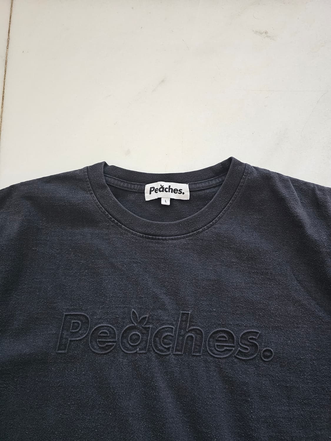 Peaches 피치스 블랙 로고 반팔티 L
 상품이미지4