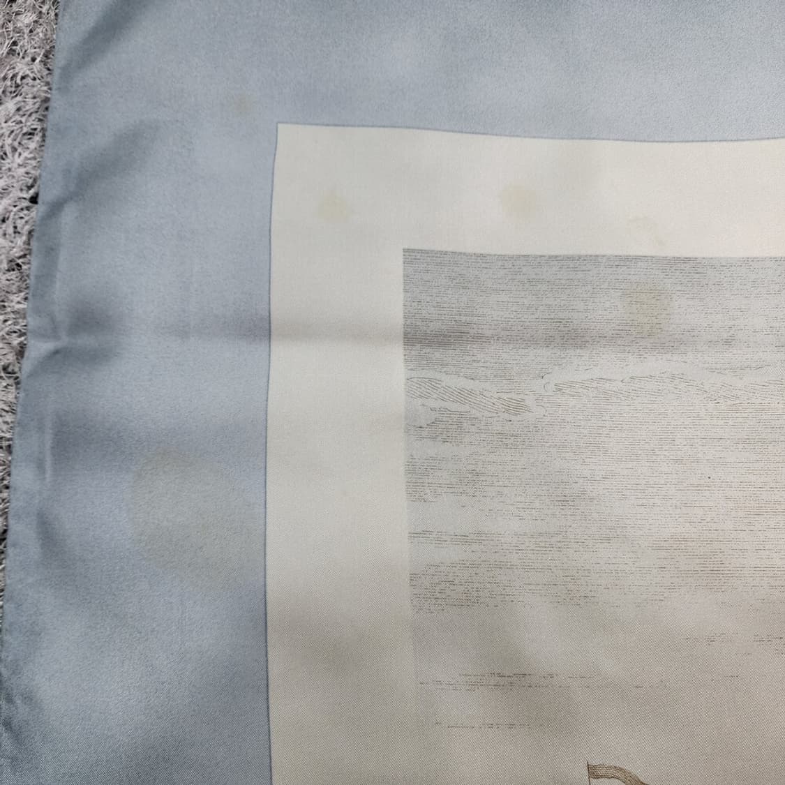 버버리 실크 스카프

 상품이미지5