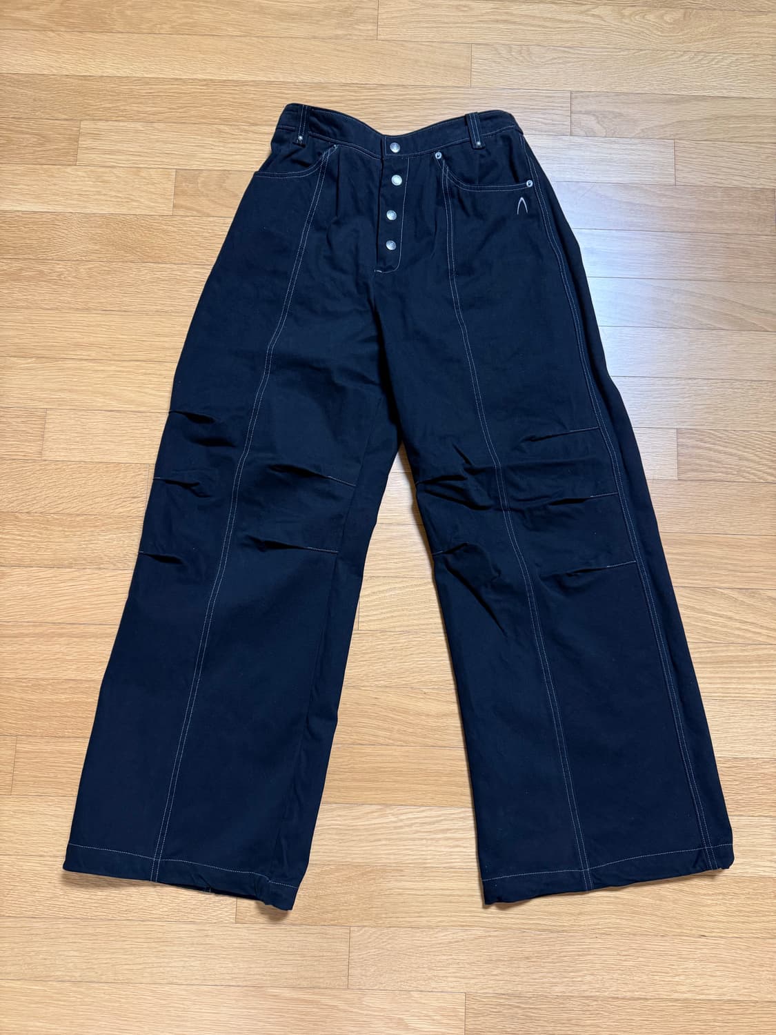 아캄 Knee Pin-tuck Studded Cotton Pants 블랙 상품이미지2