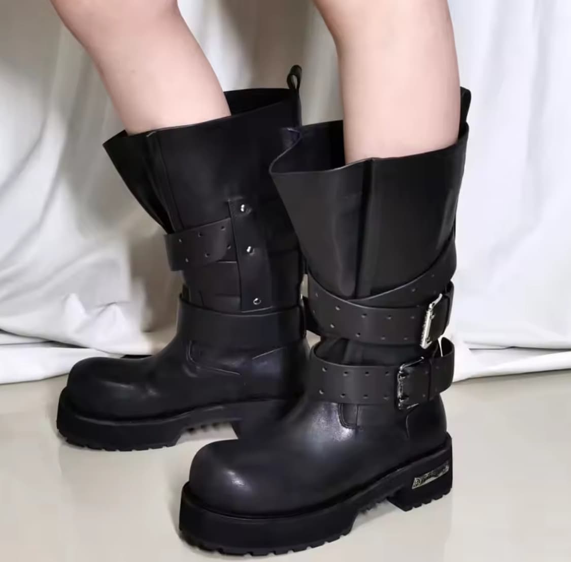 발렌시아가 느낌나는 와이드 스트랩 부츠 블랙  상품이미지1