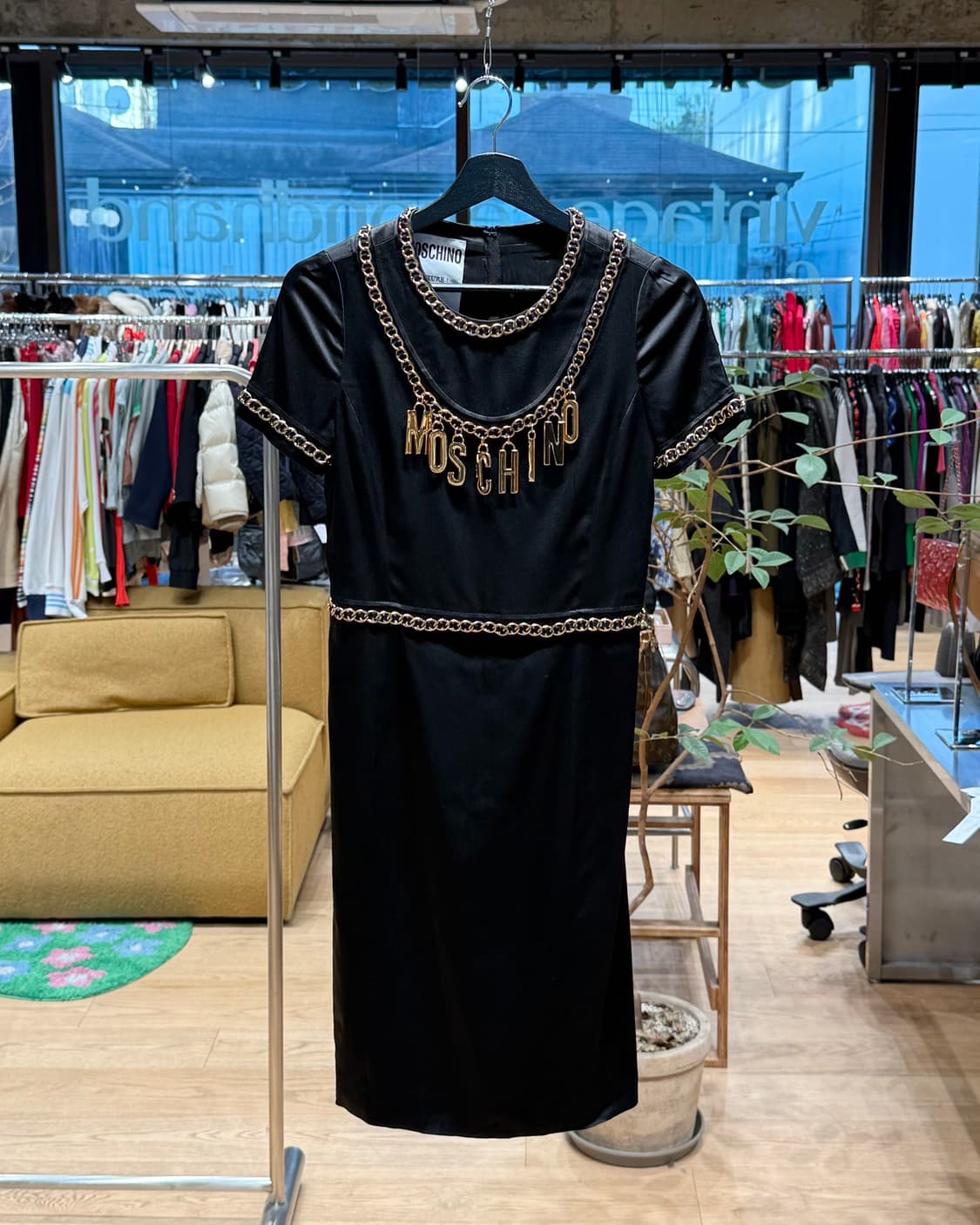 모스키노 블랙 레터링참 레이온 하프원피스  상품이미지1