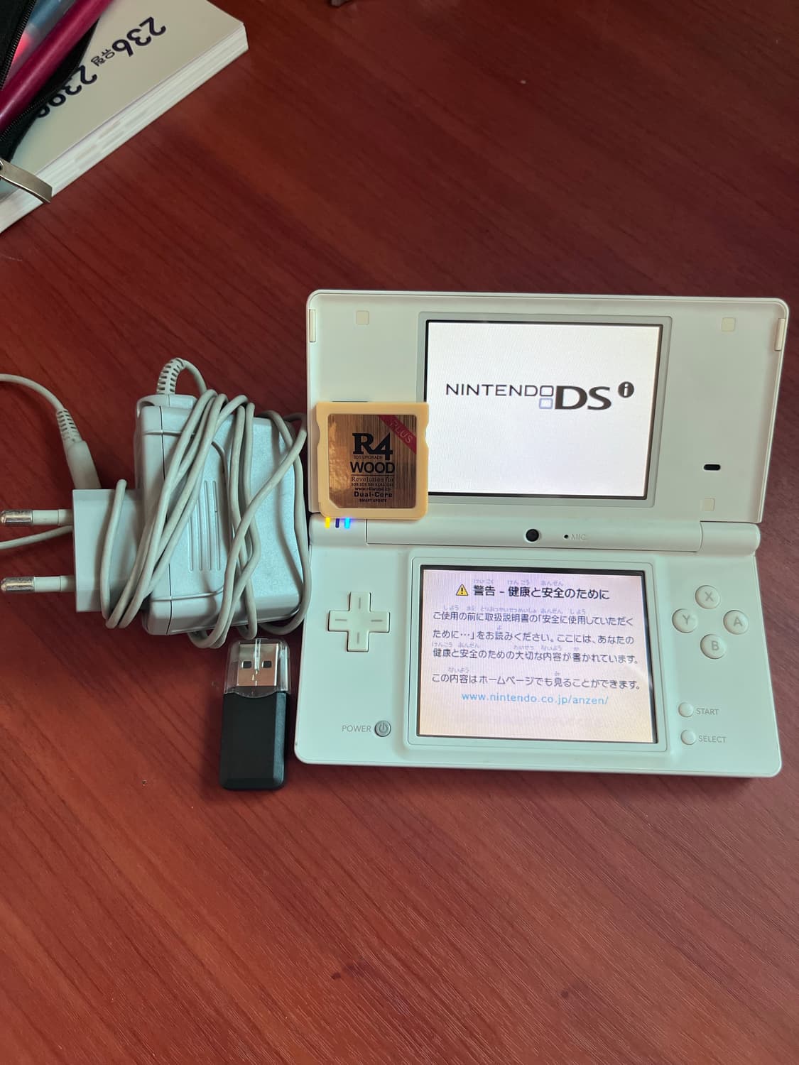 닌텐도DSI(일판)+R4칩(32GB)+정품충전기 상품이미지1