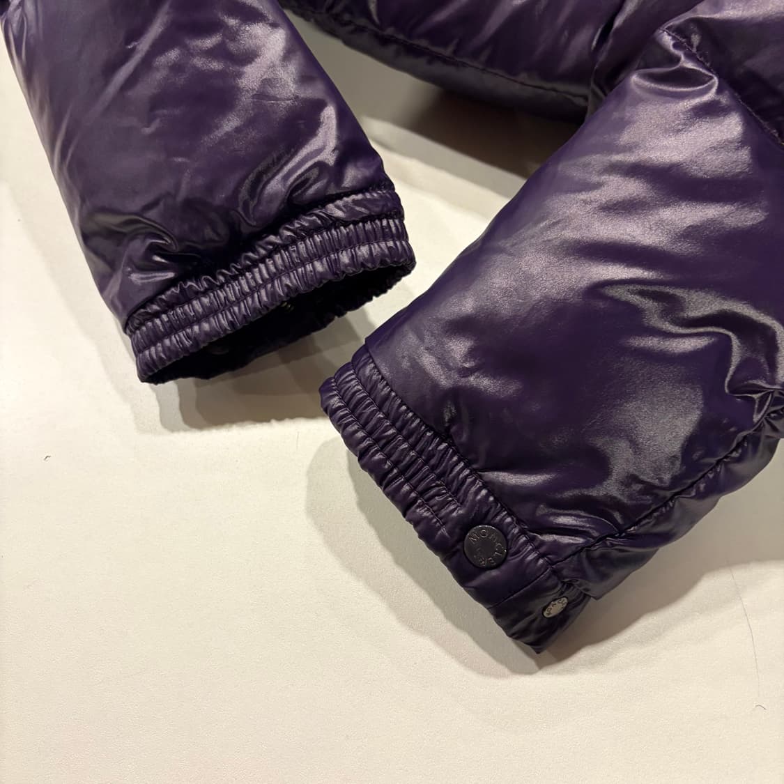 [2] 몽클레어 유광 퍼플 다운 패딩 자켓 D123 상품이미지8