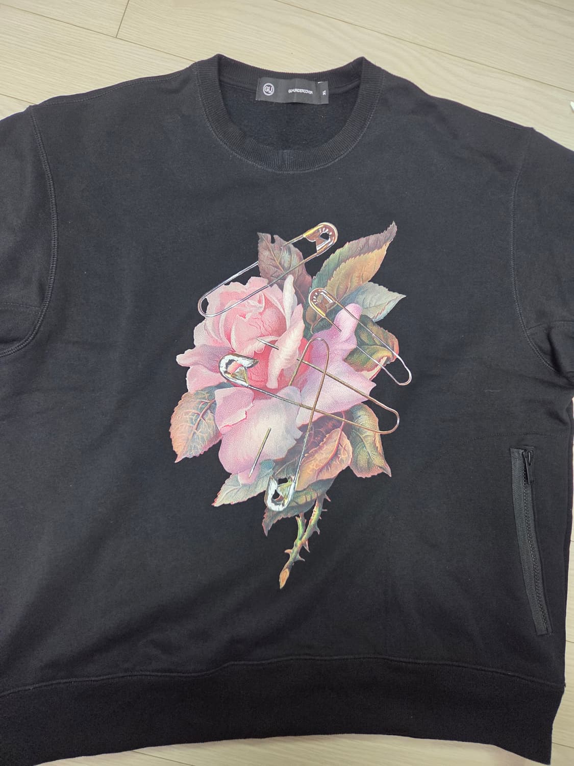 GUx언더커버 로즈 핀치 스웻셔츠 상품이미지5