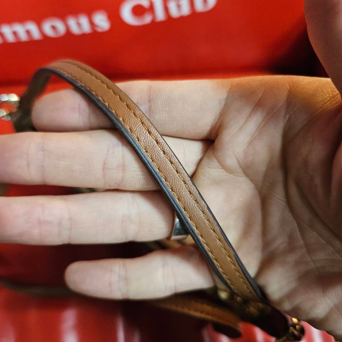 코치(COACH) 시그니쳐 탑 핸들 파우치 미니 크로스백 상품이미지6