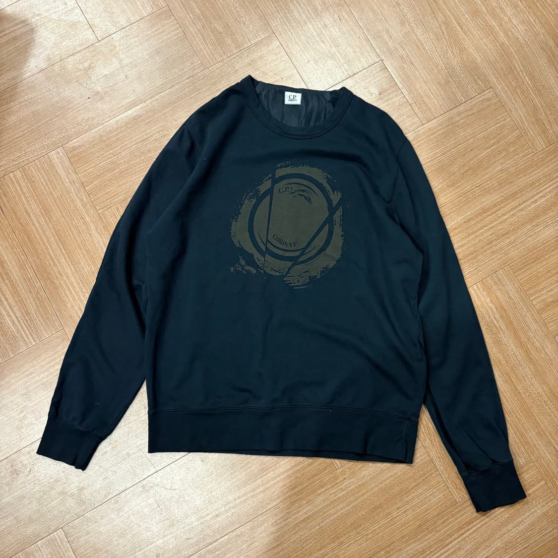 씨피컴퍼니 그래픽 로고 롱슬리브 상품이미지1