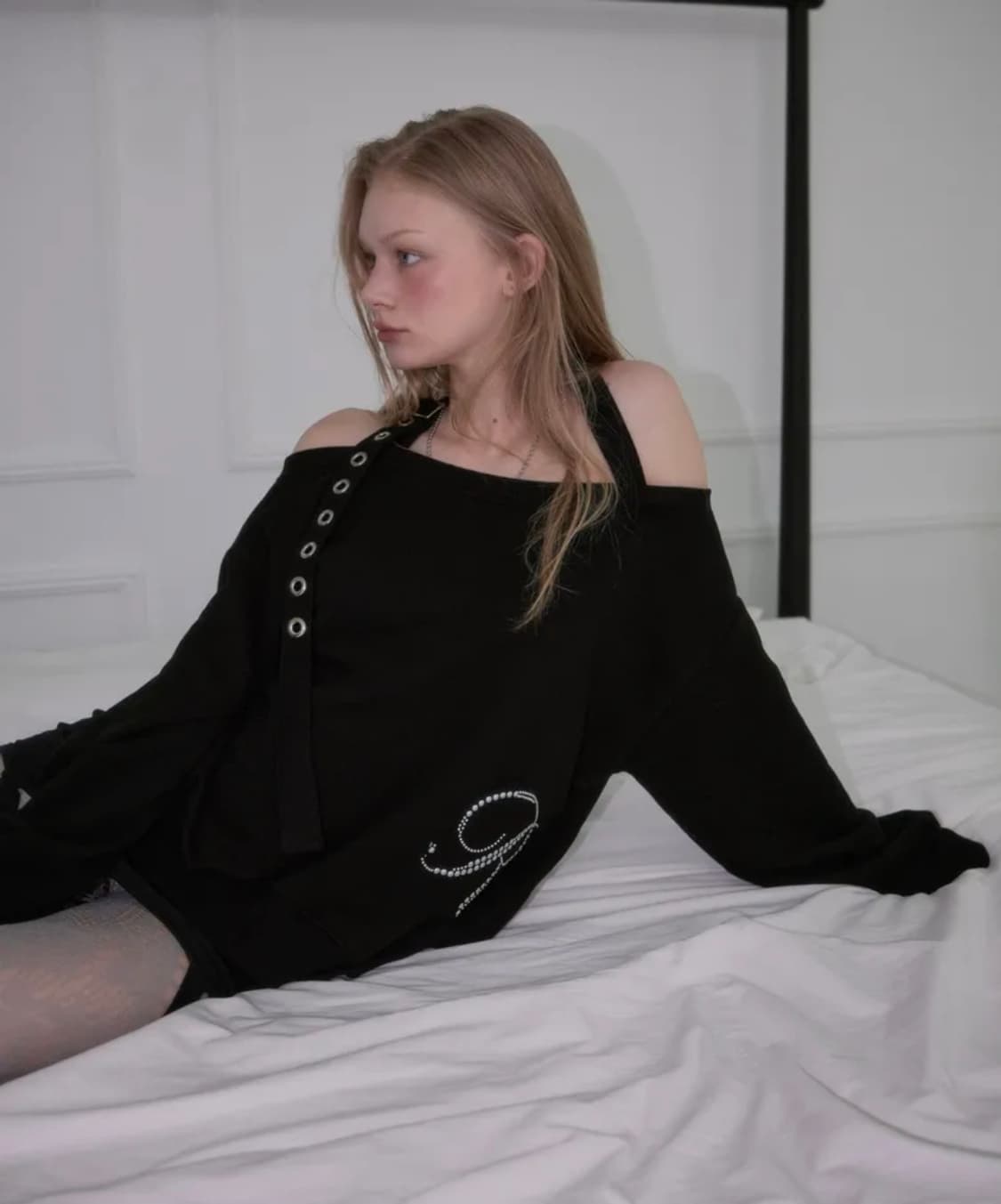 새상품)) 로제프란츠 아일렛 스트랩 오프숄더 맨투맨 상품이미지4