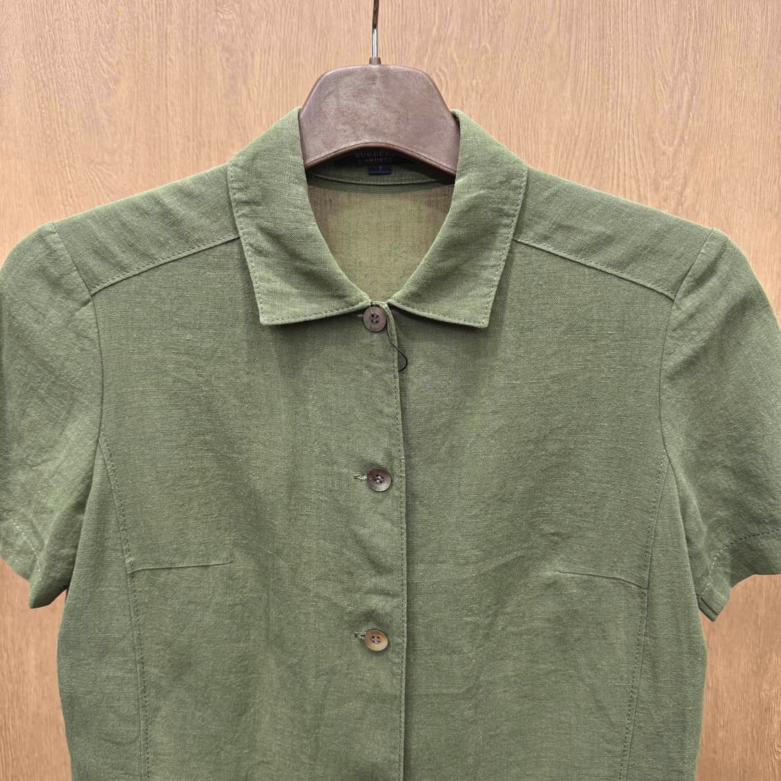 버버리 런던 반팔 셔츠 린넨 버튼 디테일 슬림핏 카키 그린 상품이미지4