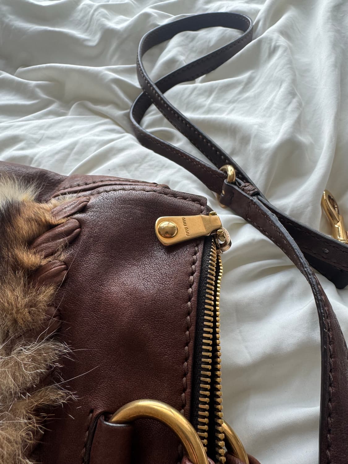 미우미우 브라운 퍼 가방 상품이미지3