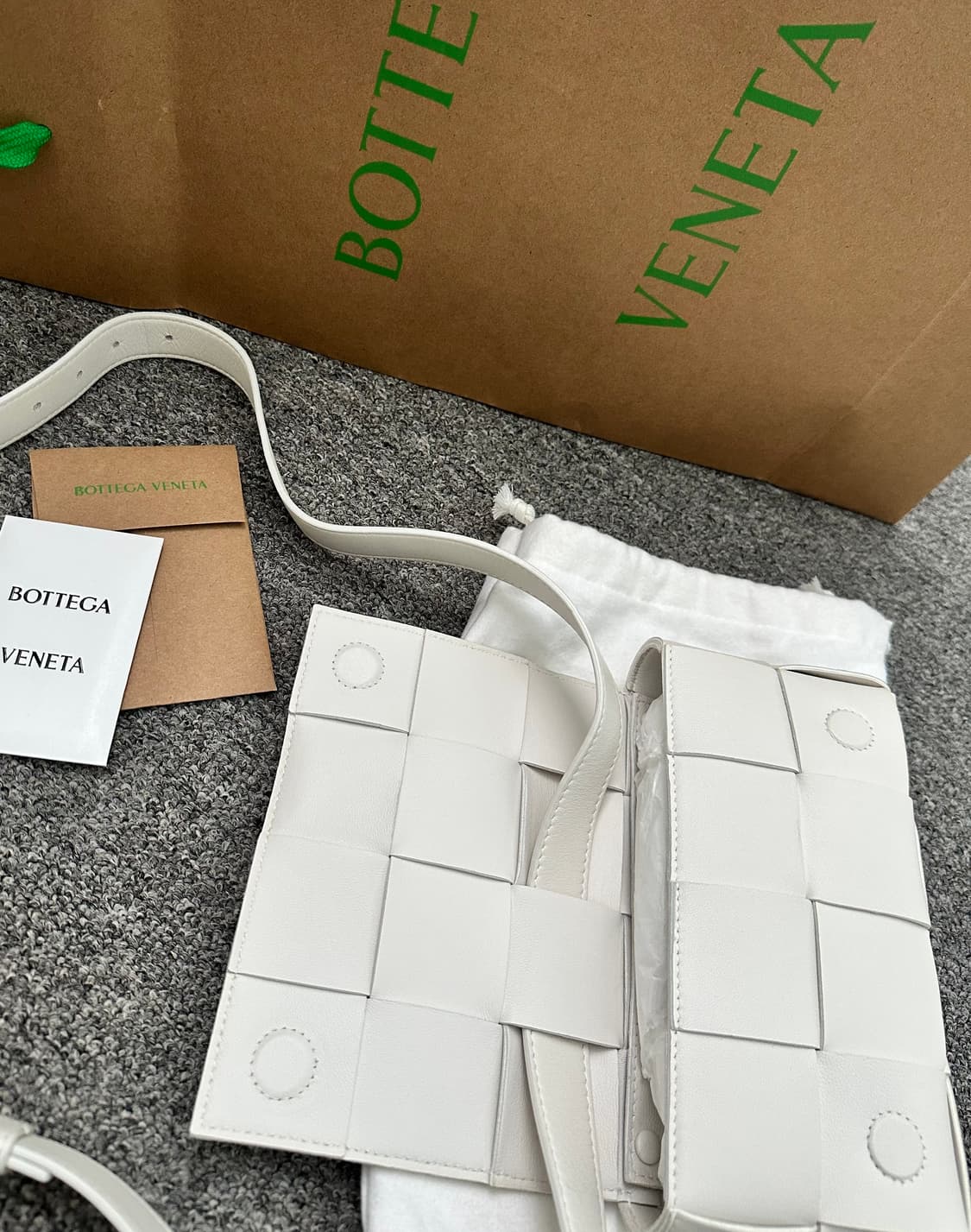 보테가베네타 카세트백 화이트 상품이미지8