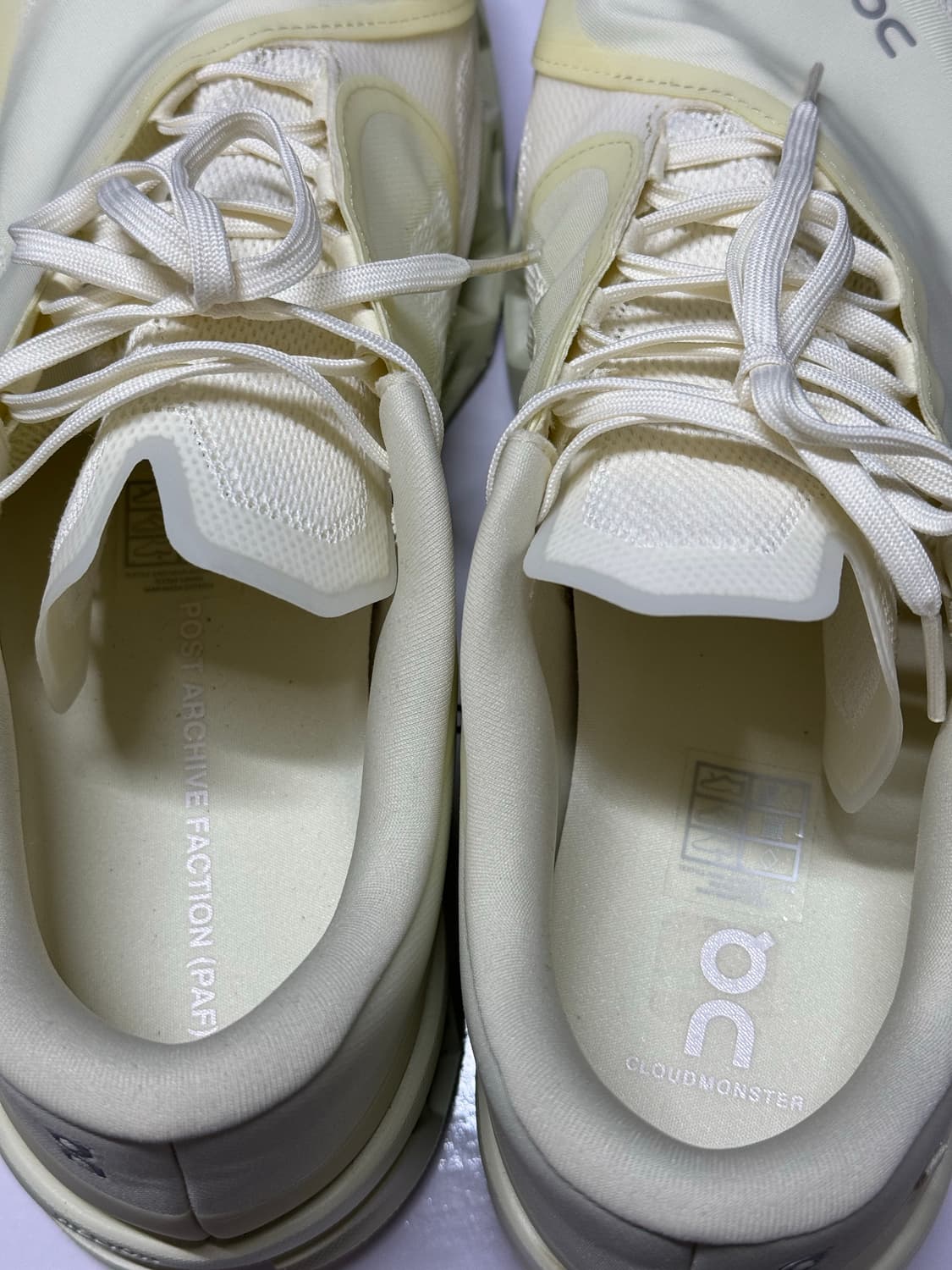 온러닝 파프2 시들링화이트 300 팝니다. 상품이미지3