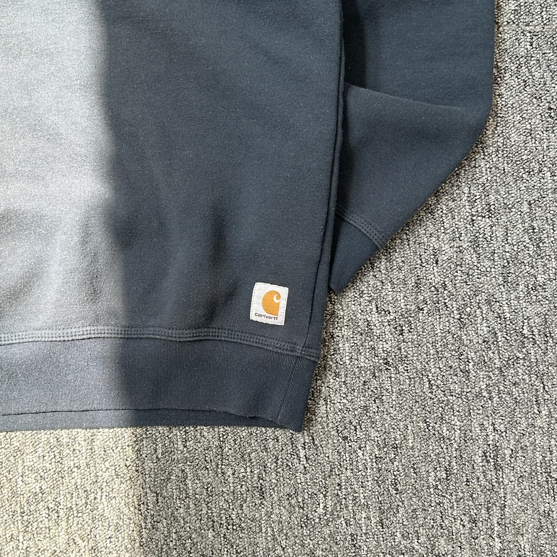 칼하트 미드웨이트 네이비 스웻셔츠 상품이미지2