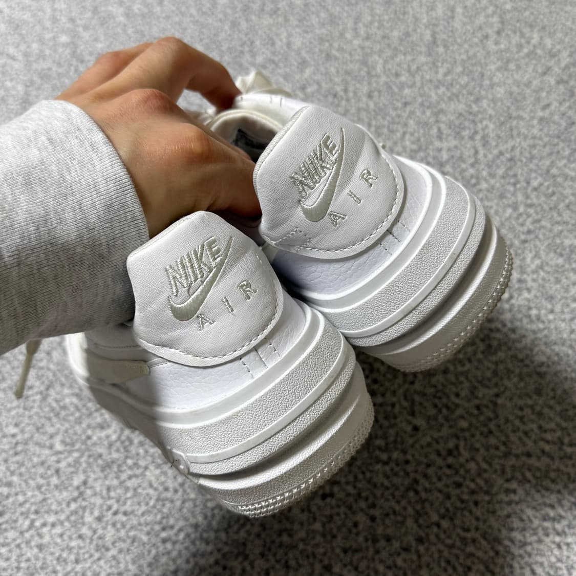 [정가 15만원] 나이키 에어포스1 플랫폼 화이트 225 상품이미지7