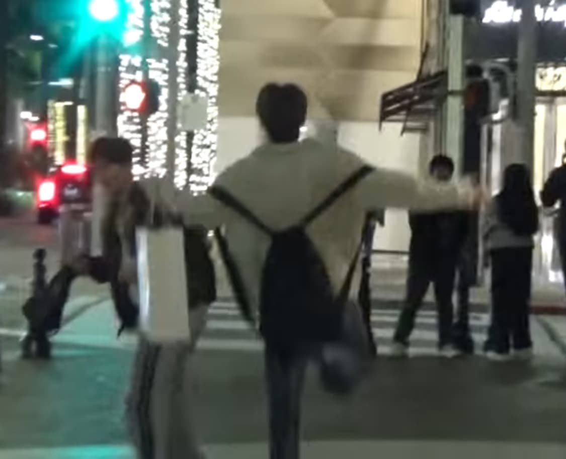 발렌시아가 로고 패치 러치드 백팩 상품이미지6