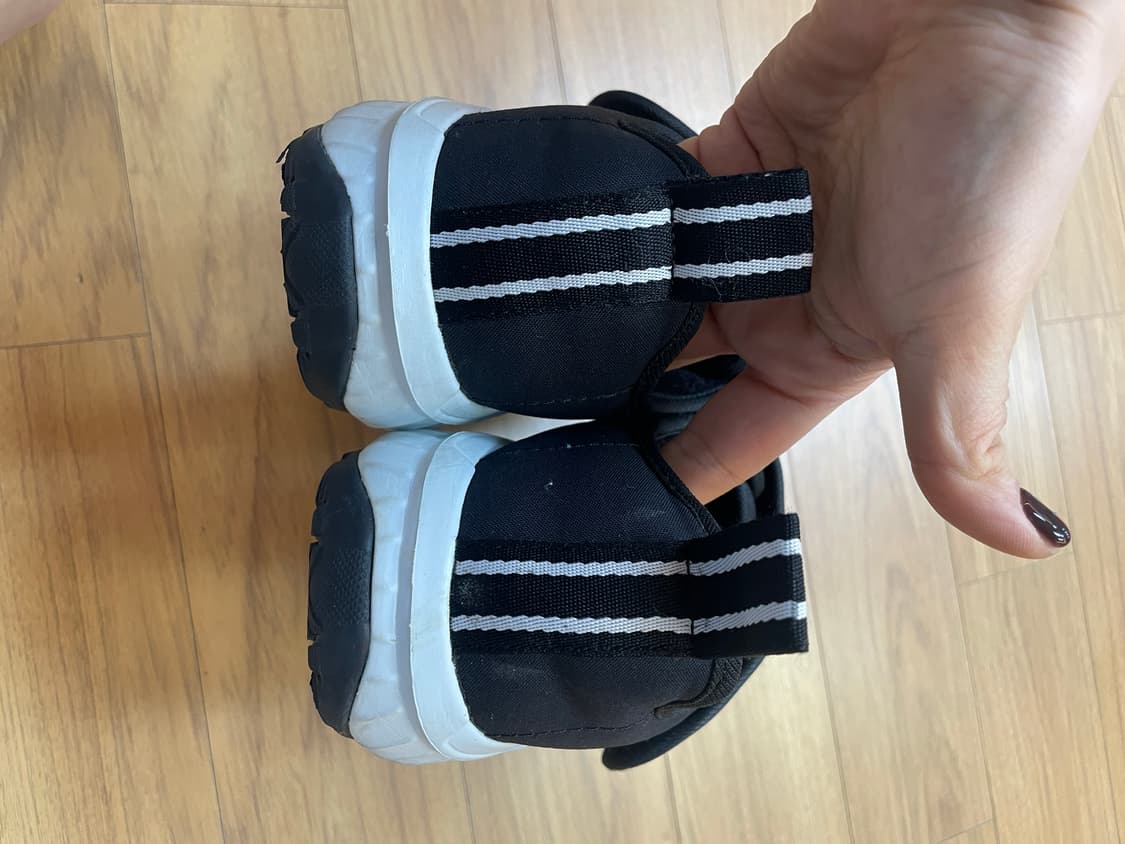 노스페이스 키즈 뮬 스트랩 블랙 색상, 220mm 사이즈입니다
찍찍이 스 상품이미지3