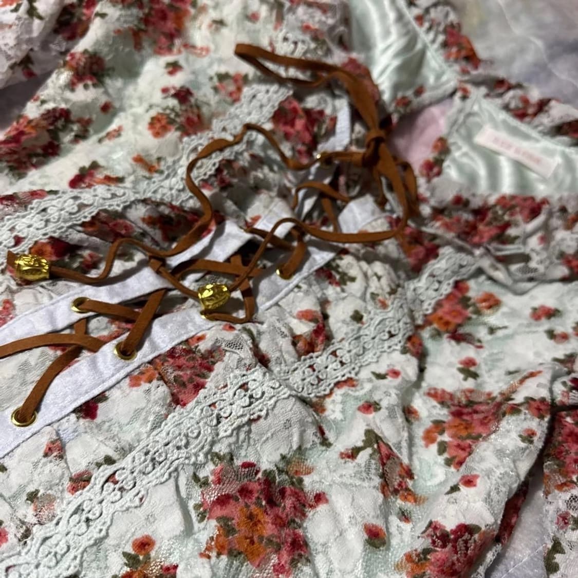 리즈리사 고전 플로럴 블라우스 상품이미지2