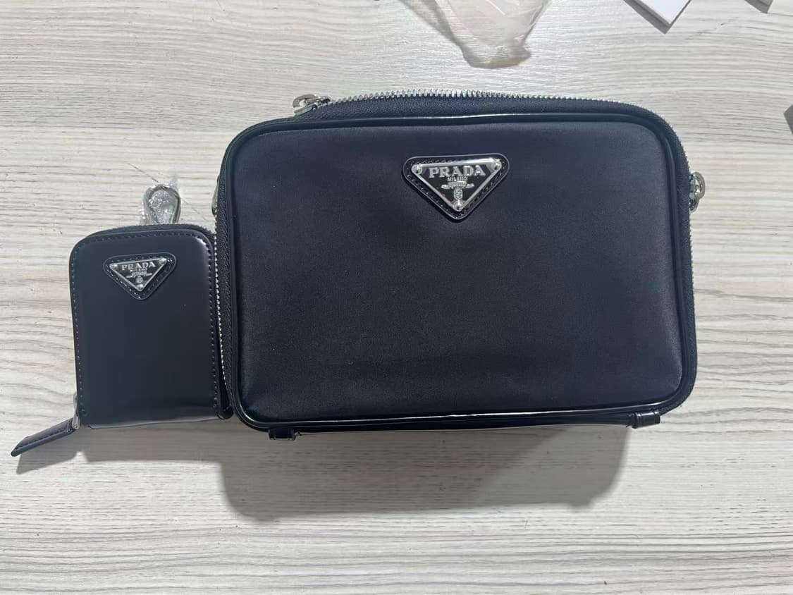 프라다 리나일론 앤 사피아노 레더 숄더백 블랙 상품이미지1