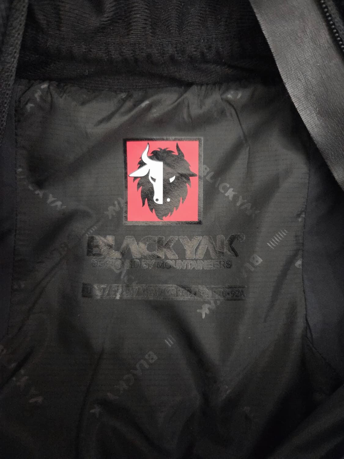 블랙야크(BLACKYAK) 후드 경량 패딩 자켓 블랙 상품이미지8