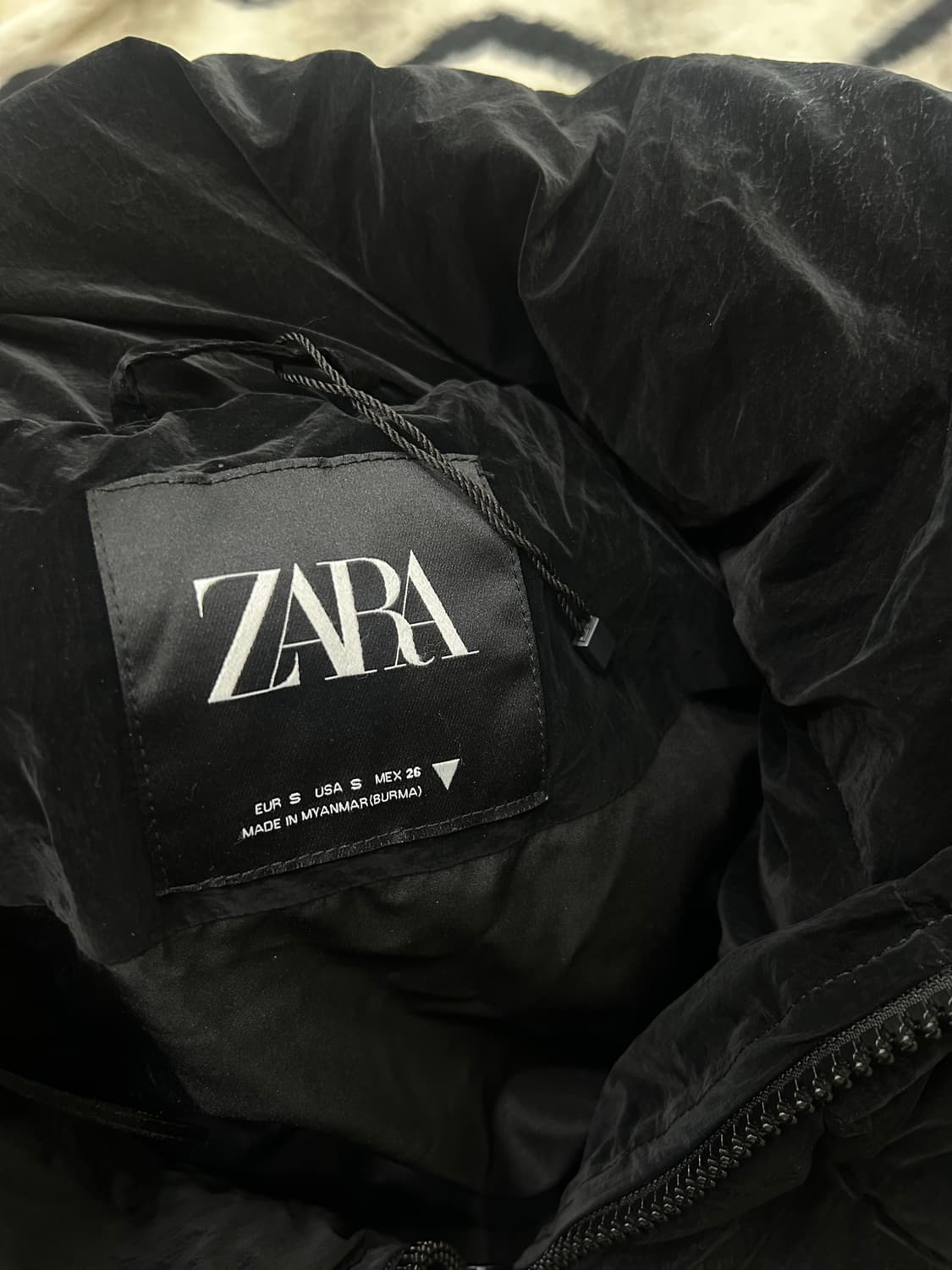 [한국M]ZARA 오버핏 하이넥 숏패딩/블랙 상품이미지5