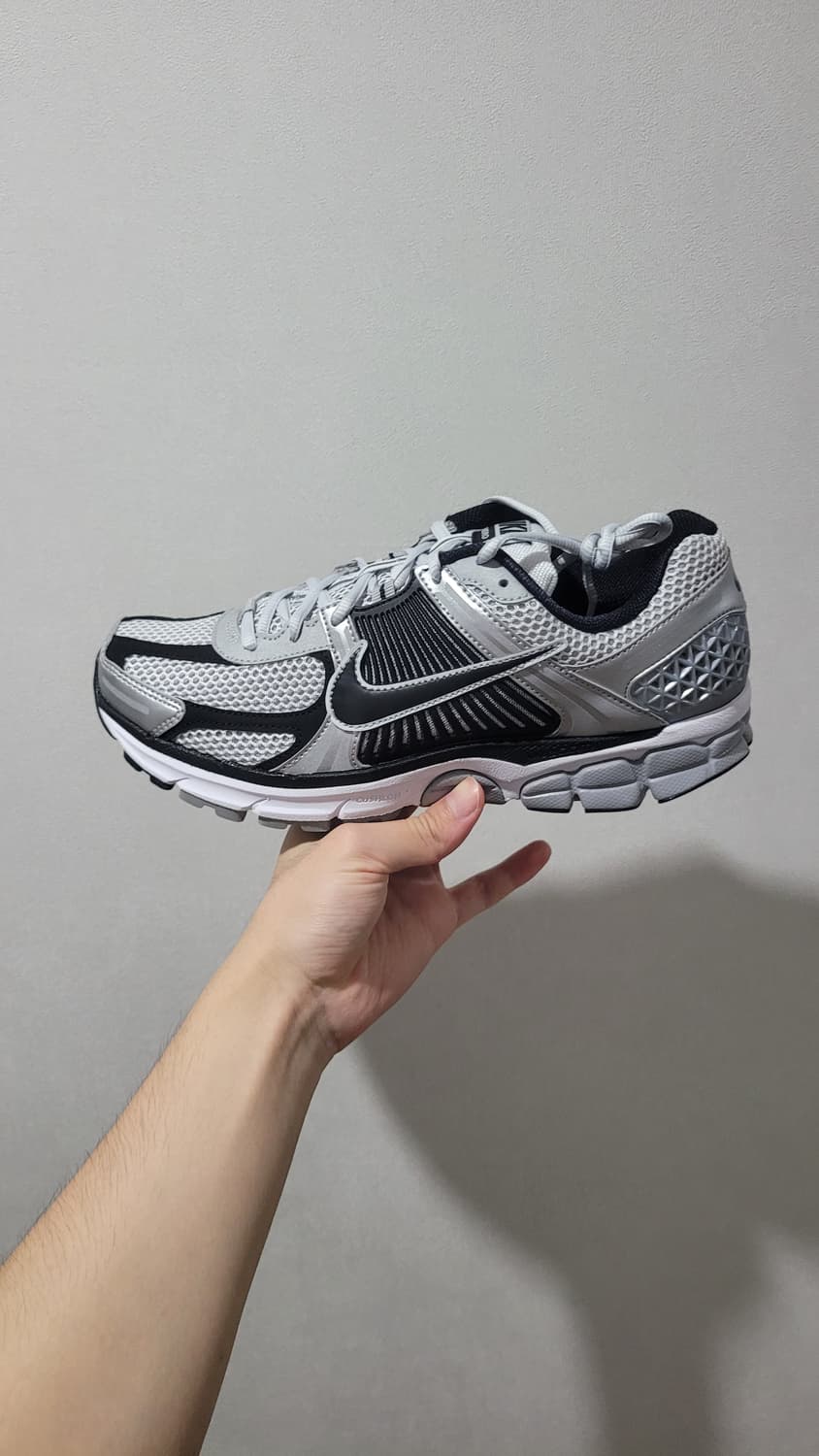(새상품) Nike Zoom Vomero 5 Metallic Silver 상품이미지2