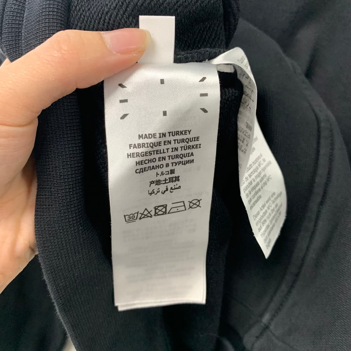 알렉산더맥퀸 블랙 크롭 맨투맨 상품이미지5